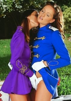 Jamie And Genie Onyx